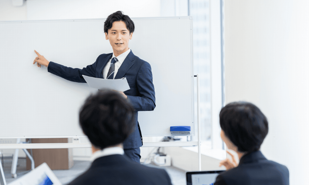 【2026年版】タクシー業界まるわかりガイド｜「稼げるの？キツいの？」よくあるイメージを新東宝タクシーが全部答えます