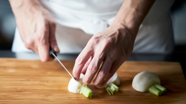 【飲食業界研究】「おいしい」だけでは生き残れない時代に、選ばれ続ける店の条件とは？〜創作料理 一喜の戦略から学ぶキャリアの掴み方〜