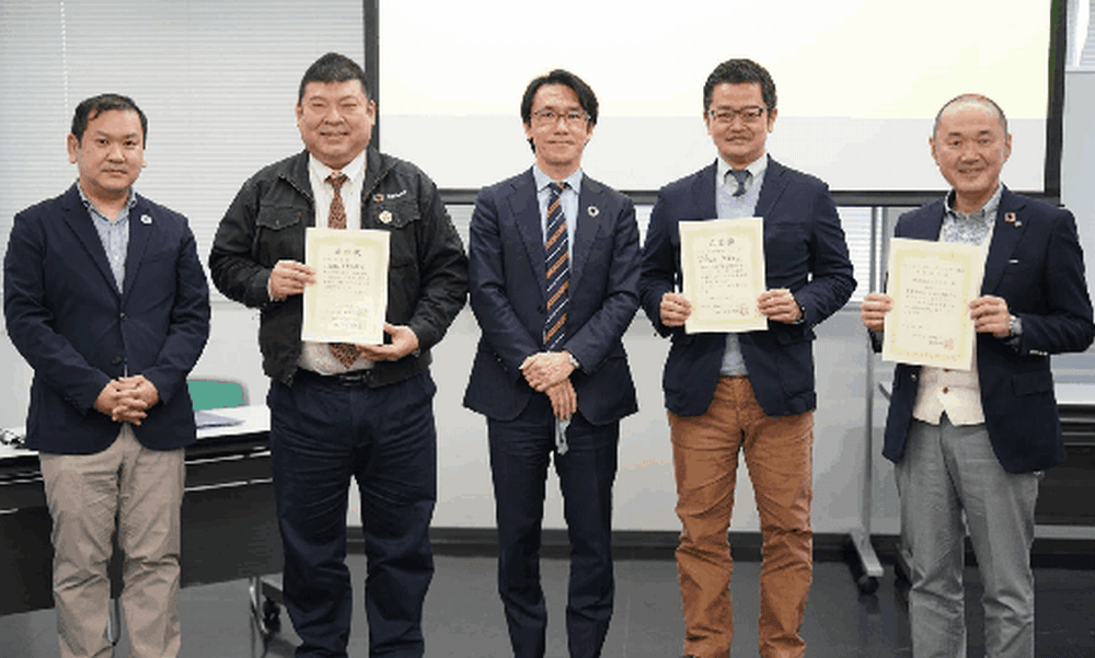 【精密板金×光学業界研究】街路灯から医療機器まで──「光」を支えるものづくりのサプライチェーンを徹底理解する