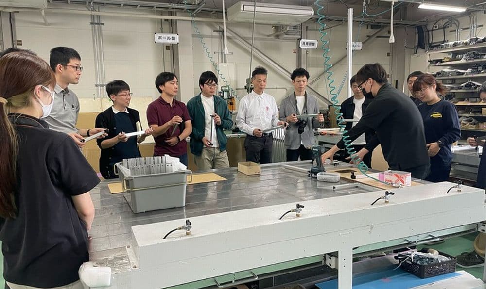 工場もショールームも“オープン”な会社。常磐精工の職場文化と1日の仕事の流れをのぞき見