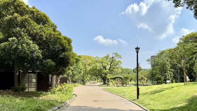 【精密板金×照明業界研究】「光」をつくる町工場の仕事とは？インフラ・医療・産業機械を支えるBtoBビジネスのリアル
