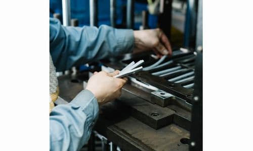 【工業用ゴム業界のリアル】将来性・市場規模・主要プレーヤーまで10分でわかる業界研究ガイド