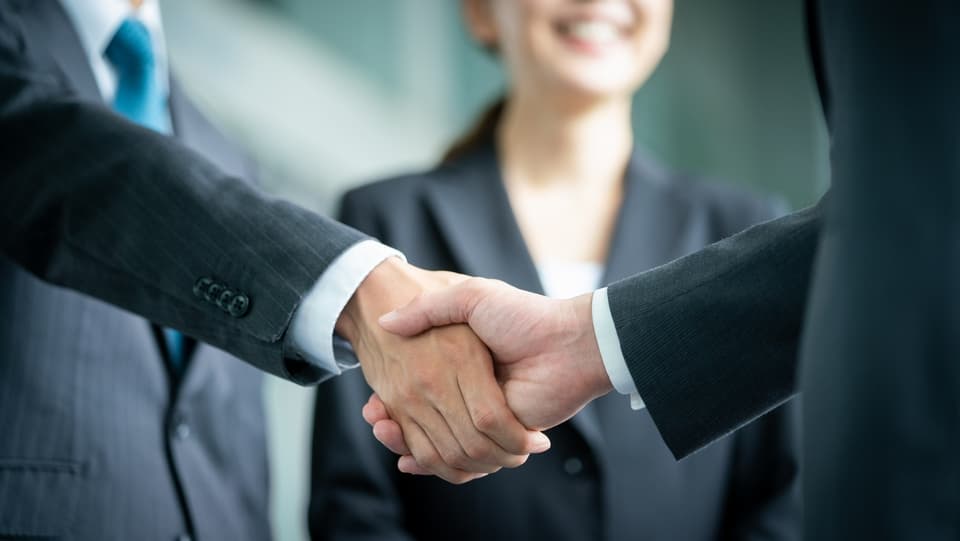 酒類専門商社の「営業職」とは？ルート営業と新規開拓の1日を追いながら、向いている人・キャリアパスまで徹底解説