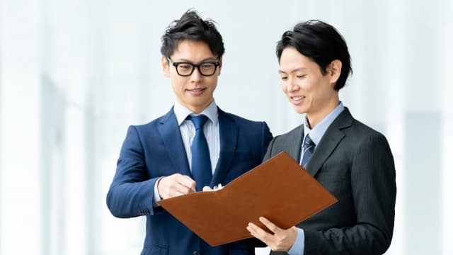 営業職で変わるキャリア！レザーアートの「もの」と「心」をつなぐ架け橋のミッション