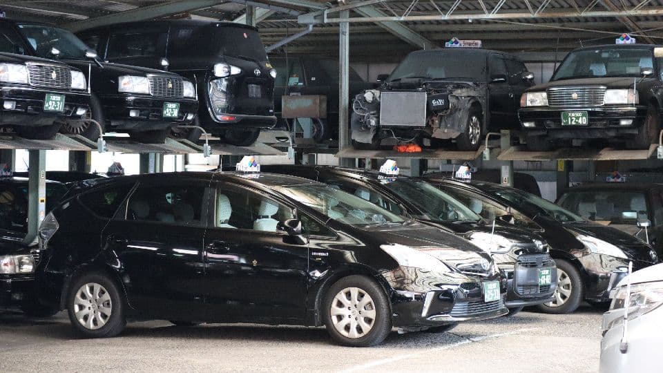 【2025年版】タクシー業界まるわかりガイド｜配車アプリ時代のリアルな働き方と年収事情