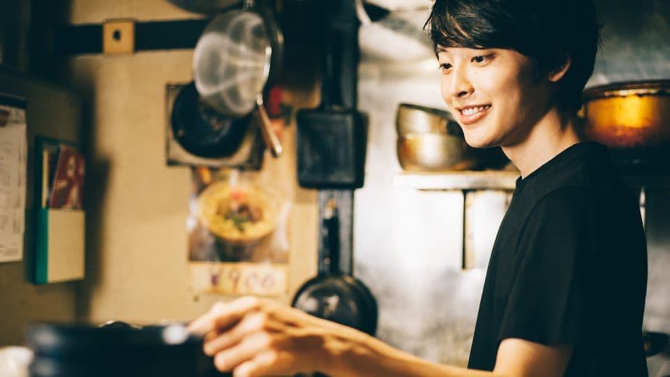 キッチンスタッフのキャリアパス入門：仕込み担当から“感情を届ける料理人”になるまでのステップガイド