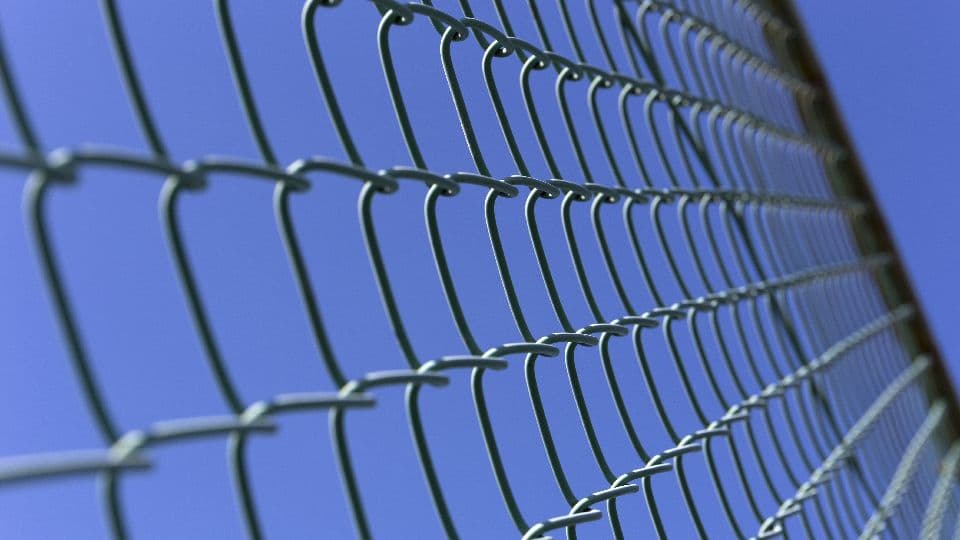 【ひし形金網って実はスゴい】暮らしを守り、心地よさも生み出す共和鋼業の“縁の下の力持ち力”とは