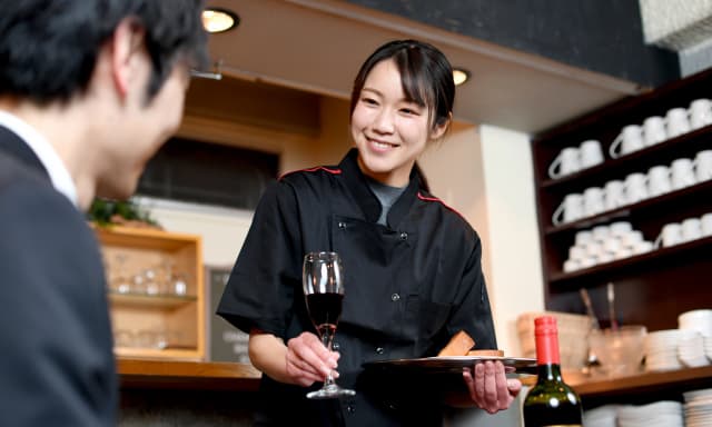 未経験からでもわかる！創作居酒屋ホールスタッフの1日とキャリアパス徹底解説