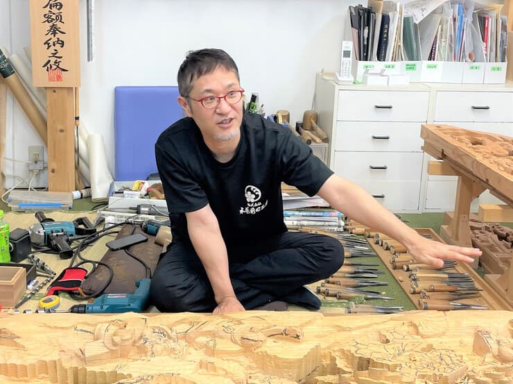 木彫りの可能性を追求し続け、だんじりから世界に舞台を広げる木彫り職人