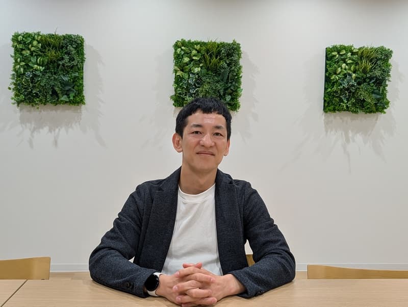 「土」をテーマに向き合い、人と人がつながりストーリーが生れる。〈土と人の土台〉を耕す若き改革者