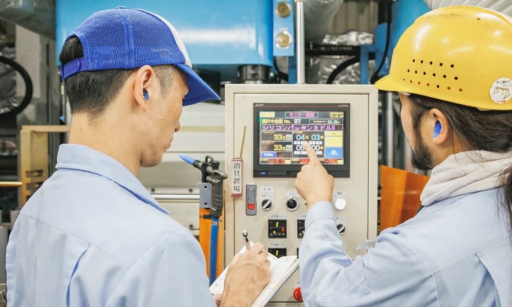 工業用ゴム・樹脂製造の“工場力”を支える3職種:生産技術・品質保証・製造オペレーターのリアル