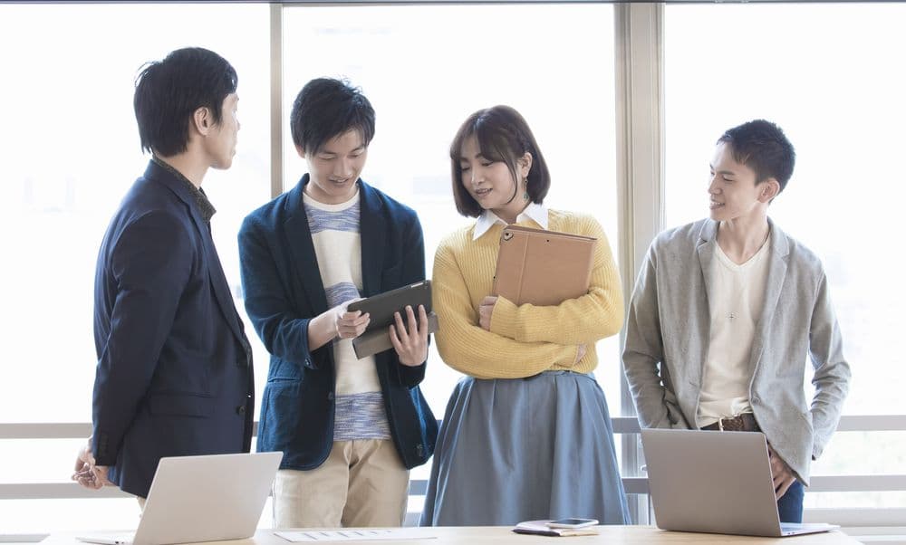 【1日の仕事から業界を知る】社労士法人スタッフのリアルなタイムスケジュール公開―社会保険・労働保険のプロの“裏側”を全部見せます